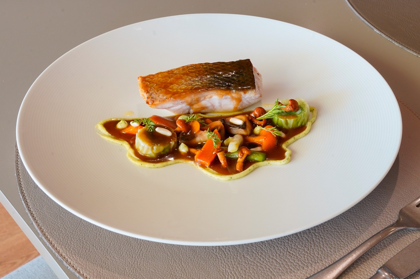 LUBINA en un ragú de setas y verduras